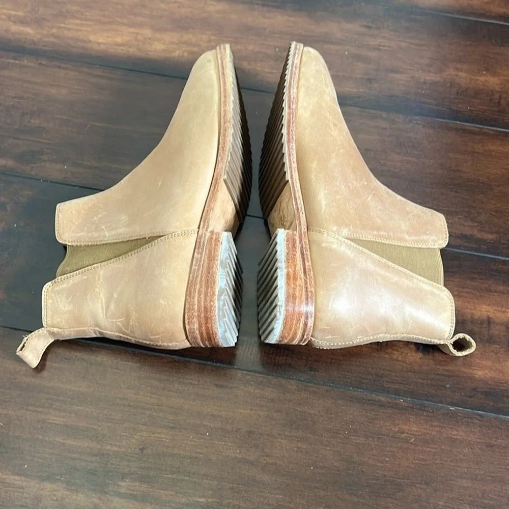 Nisolo Women's Eva Everyday Chelsea Boot in Almond size‎ 8